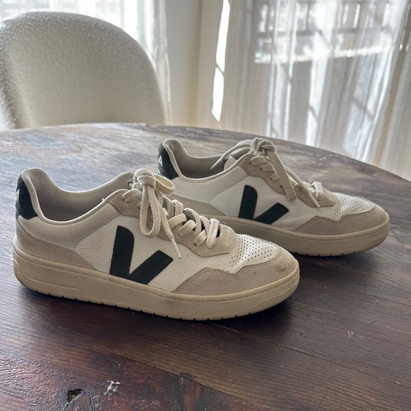 Veja Women’s Beige and White Sneakers Sz 9 Green White - Picture 2 of 4